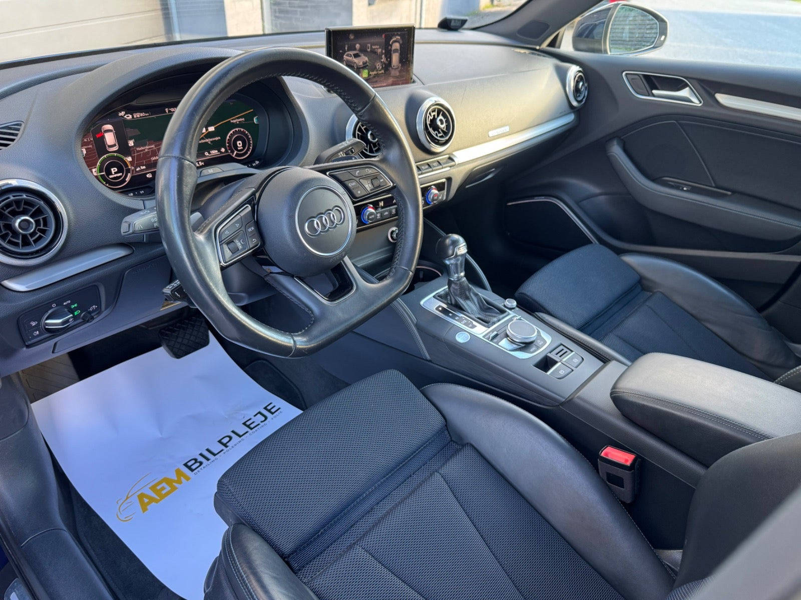 Blå Audi A3 fra 2017