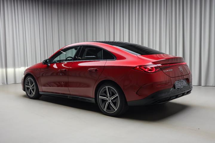 Rød Mercedes CLA250+ fra 2025