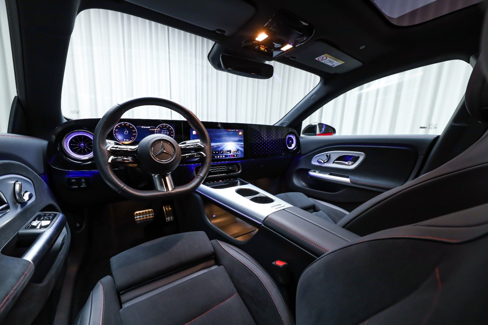 Rød Mercedes CLA250+ fra 2025