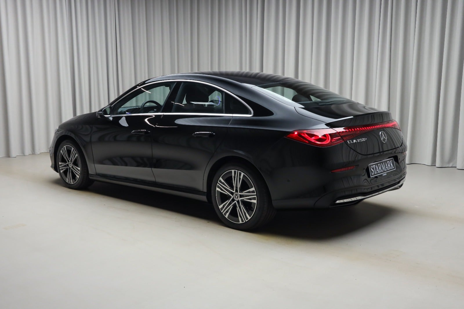 Sort Mercedes CLA250+ fra 2025