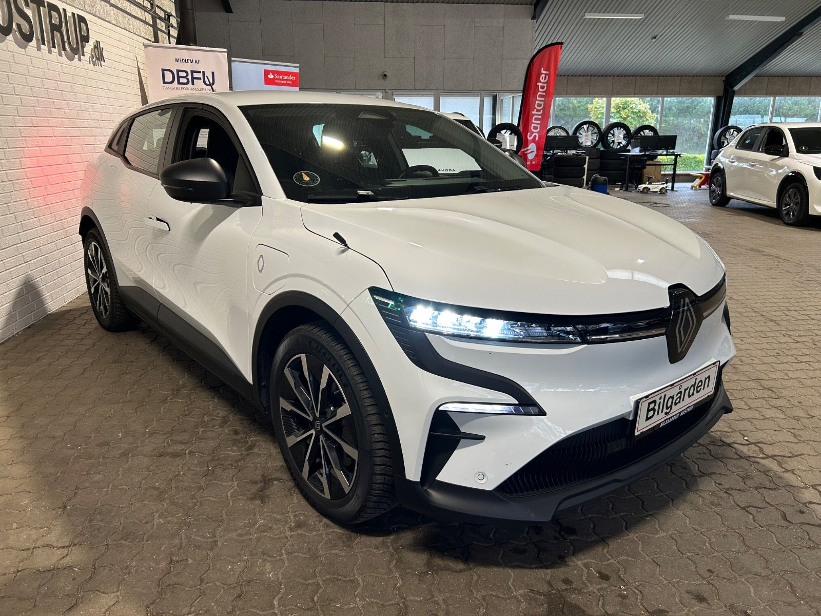 Hvid Renault Megane E-Tech fra 2024