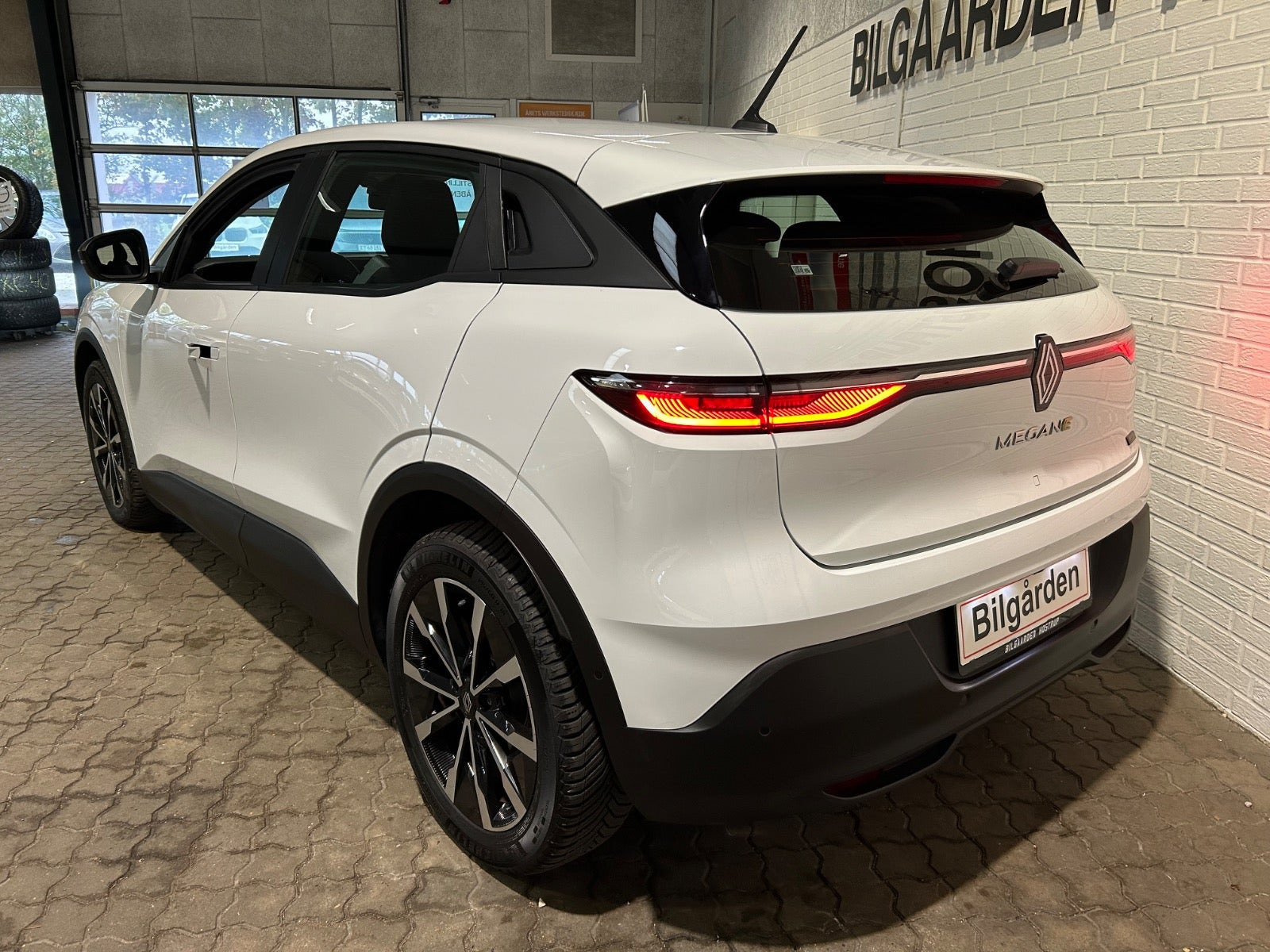 Hvid Renault Megane E-Tech fra 2024