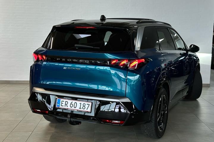 Blå Peugeot e-5008 fra 2026