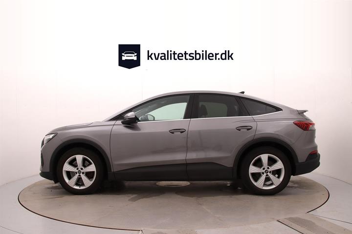 Grå Audi Q4 fra 2022
