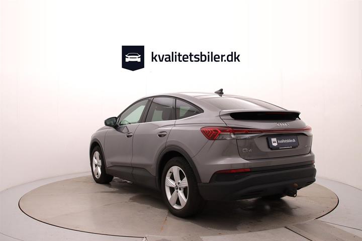 Grå Audi Q4 fra 2022
