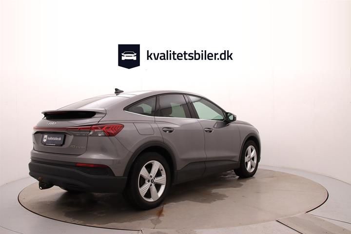Grå Audi Q4 fra 2022
