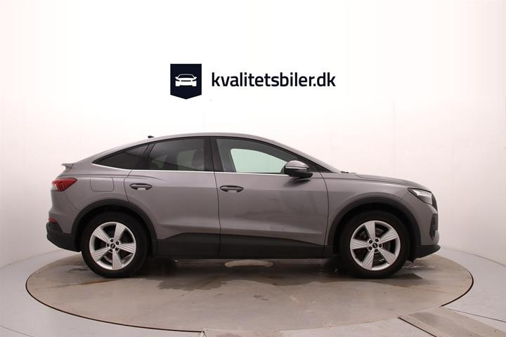 Grå Audi Q4 fra 2022