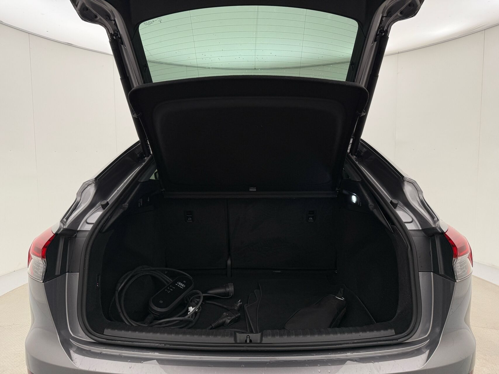 Grå Audi Q4 fra 2022