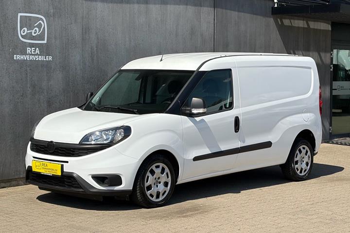 Grå Fiat Doblò fra 2023