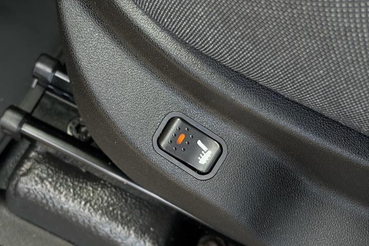 Grå Fiat Doblò fra 2023