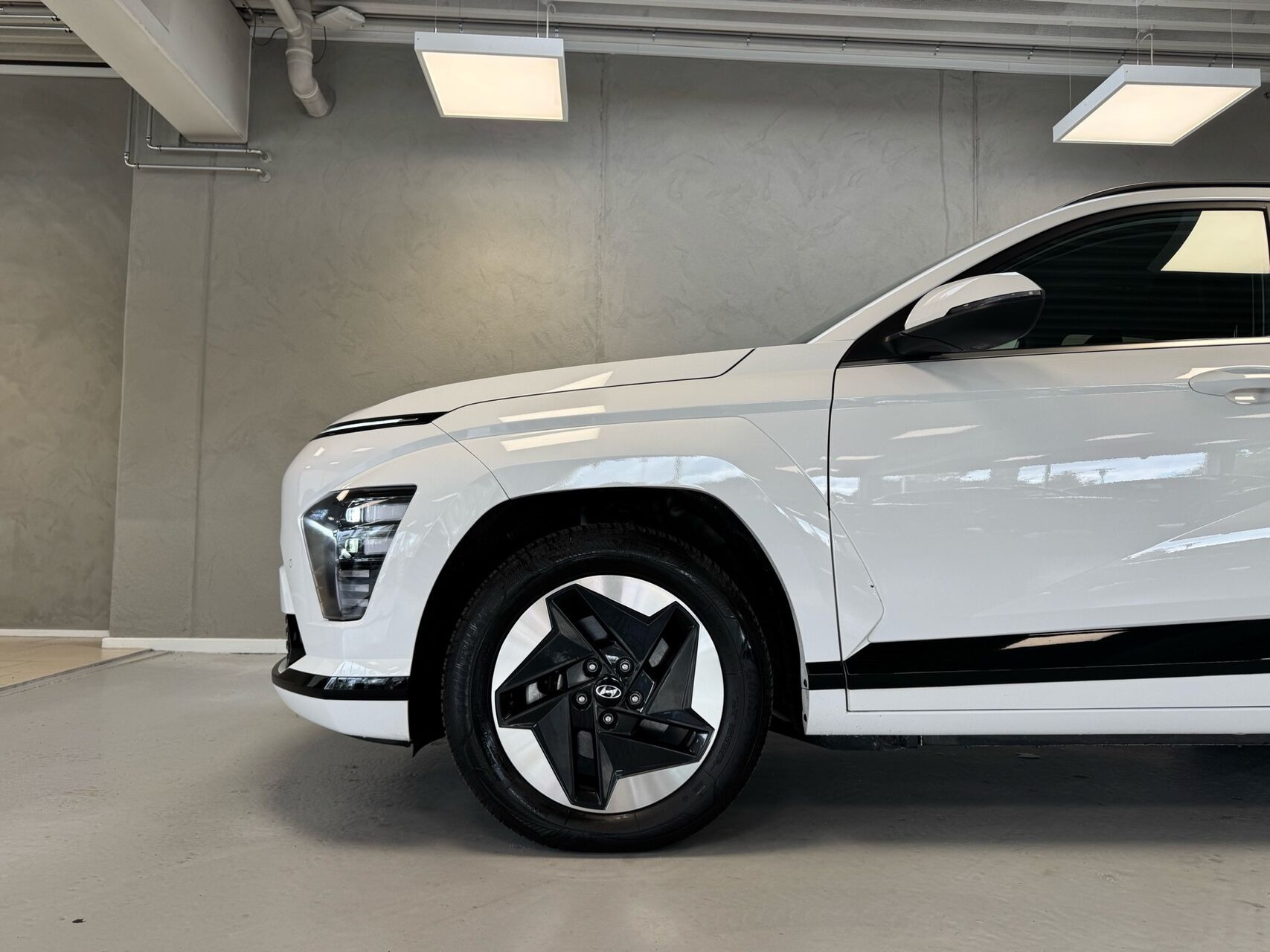 Hvid Hyundai Kona fra 2024