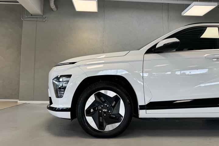 Hvid Hyundai Kona fra 2024