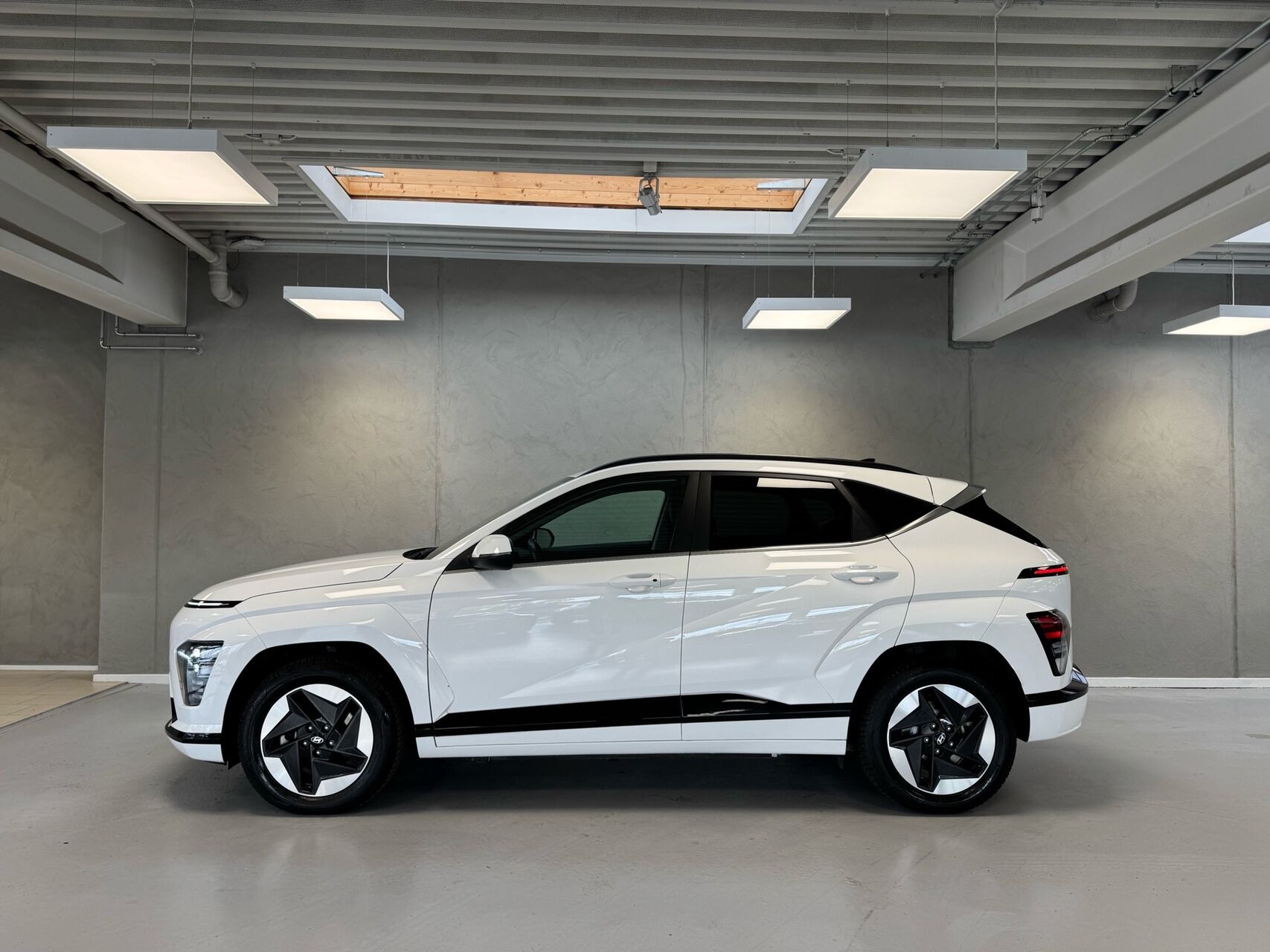 Hvid Hyundai Kona fra 2024