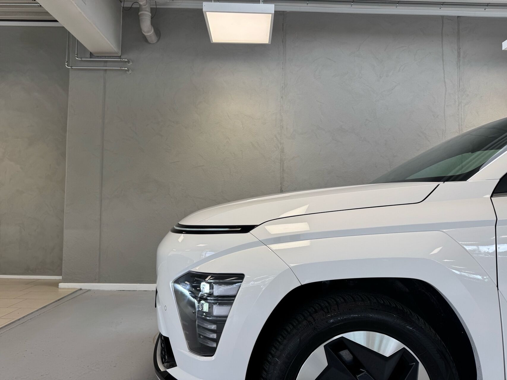 Hvid Hyundai Kona fra 2024