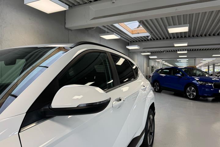 Hvid Hyundai Kona fra 2024