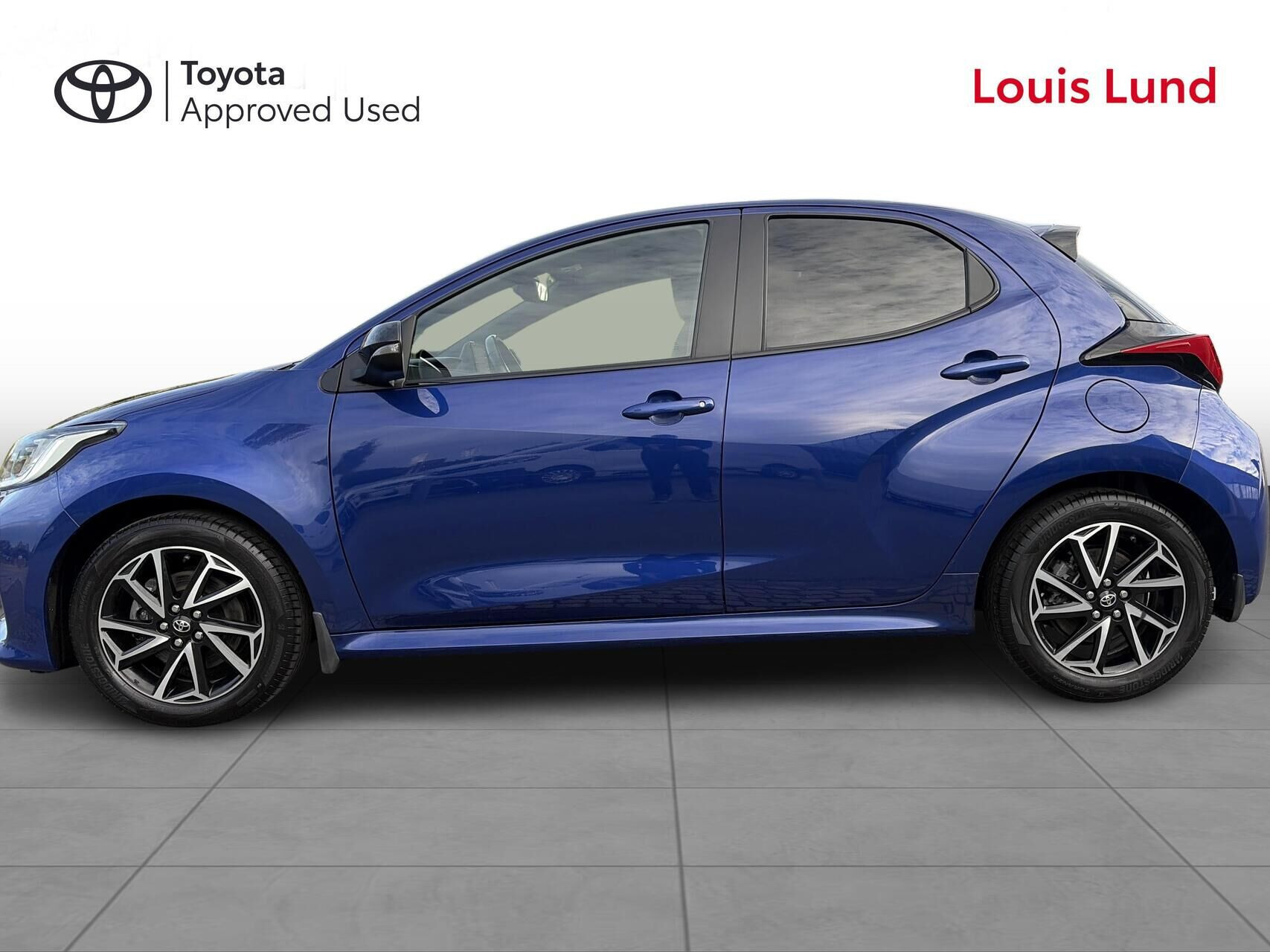 Blå Toyota Yaris fra 2020