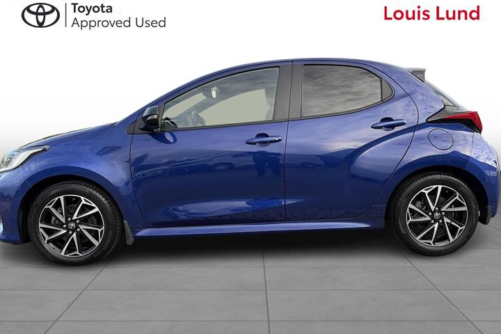 Blå Toyota Yaris fra 2020