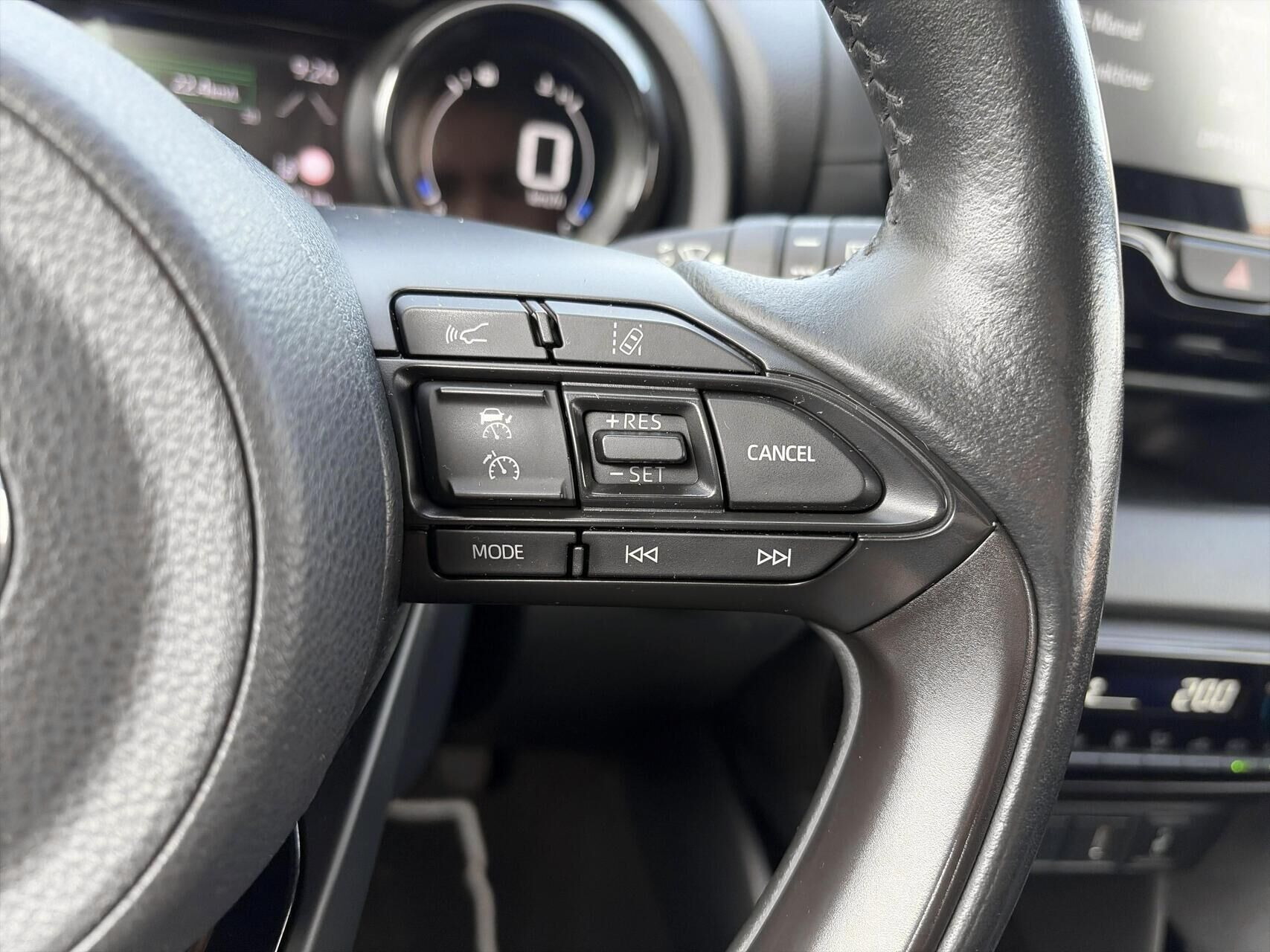 Blå Toyota Yaris fra 2020