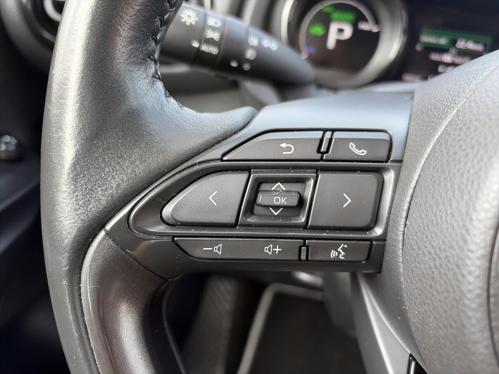Blå Toyota Yaris fra 2020
