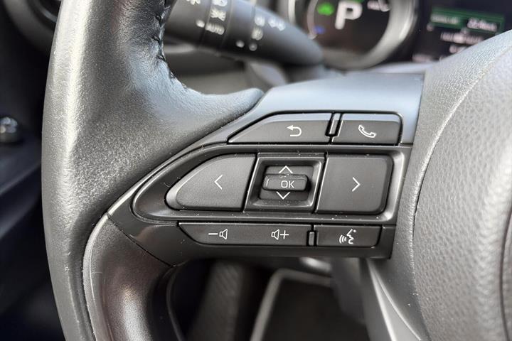 Blå Toyota Yaris fra 2020