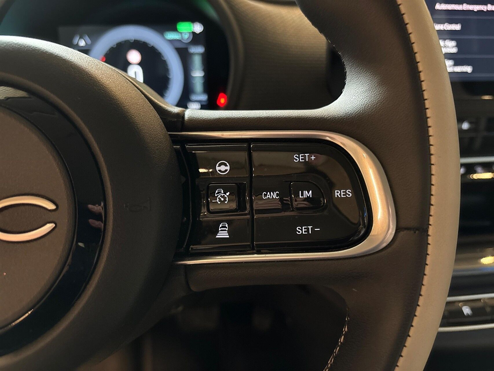 Grå Fiat 500e fra 2023