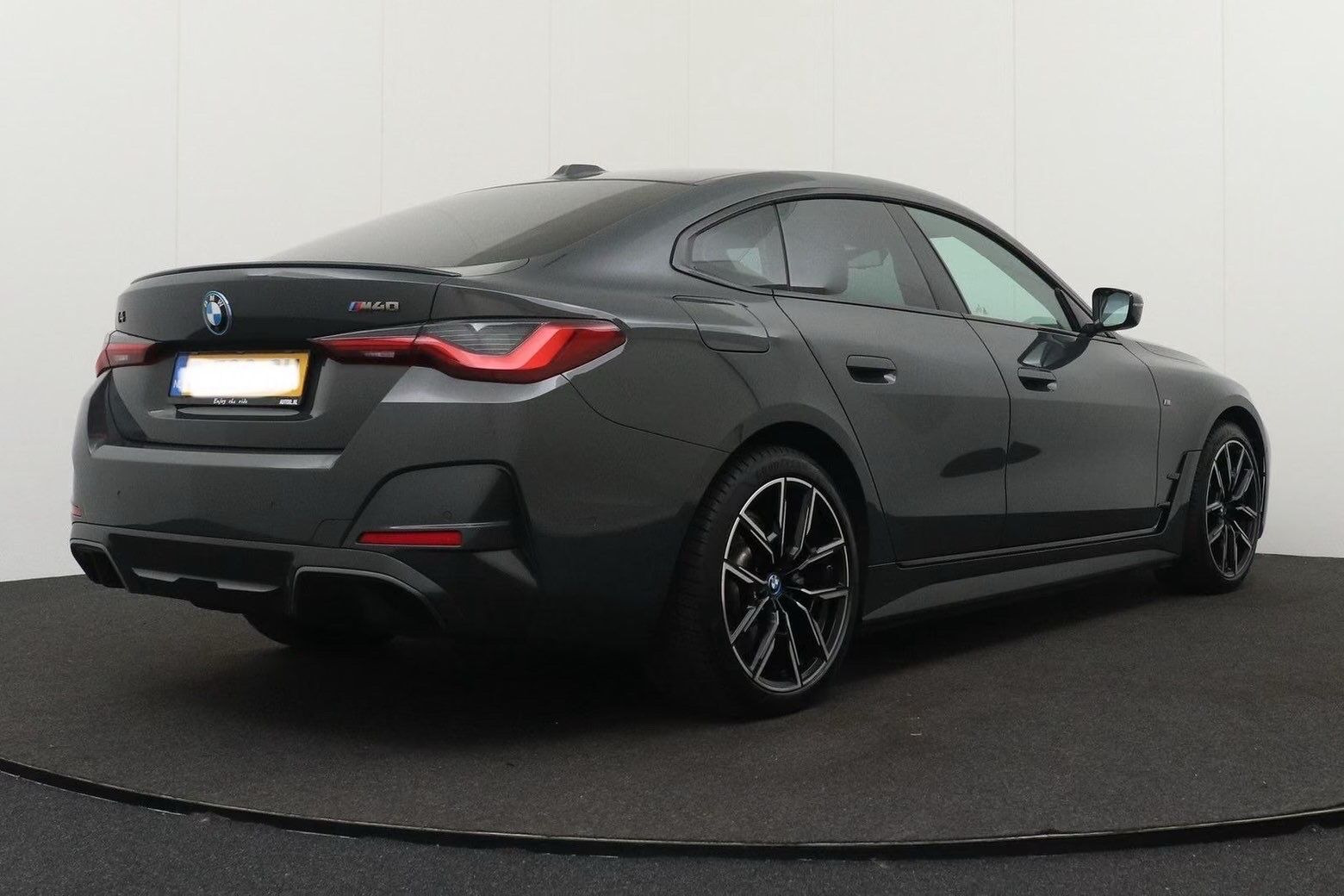 Grå BMW i4 fra 2022