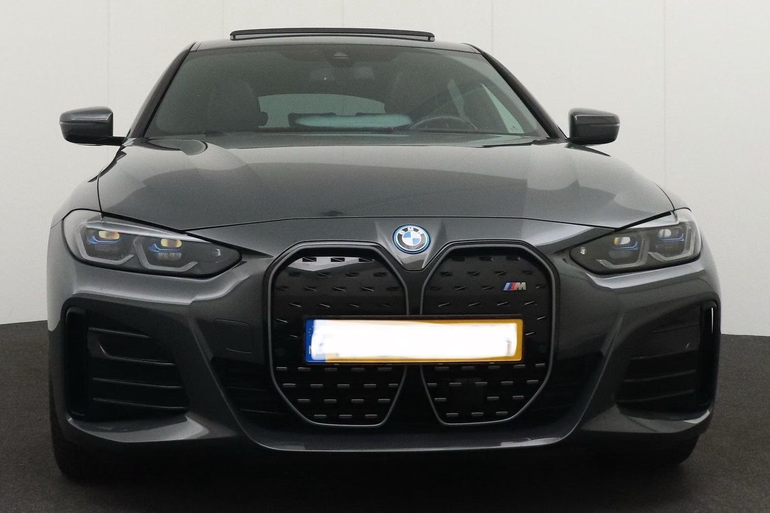 Grå BMW i4 fra 2022