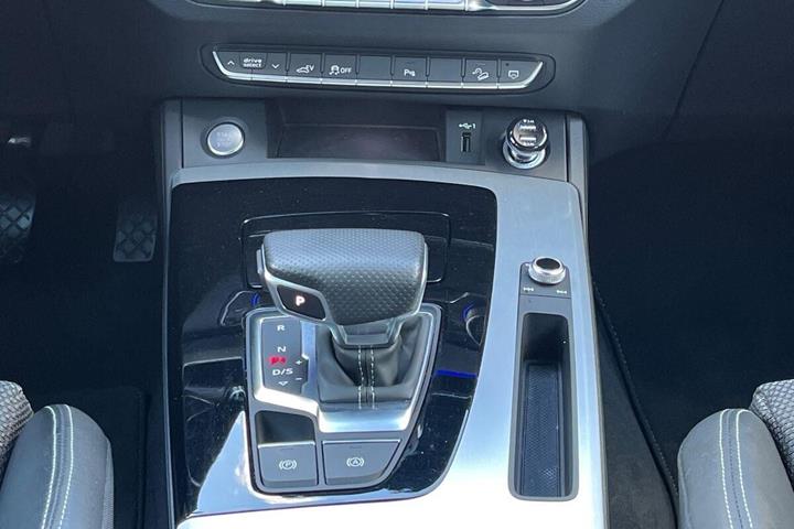 Sort Audi Q5 fra 2022