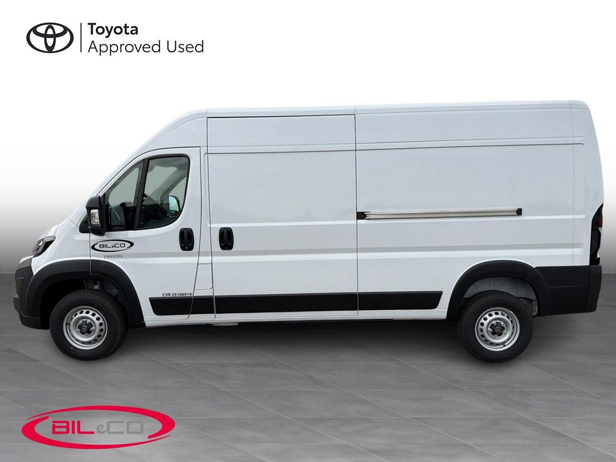 Hvid Toyota Proace Max Electric fra 2026