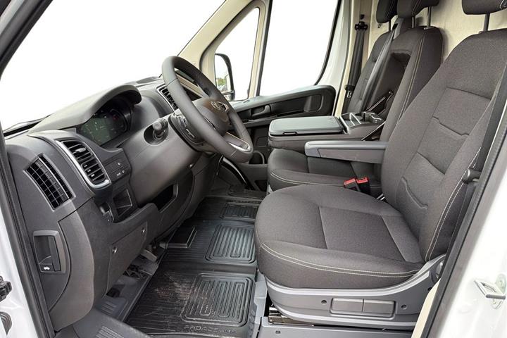 Hvid Toyota Proace Max Electric fra 2026