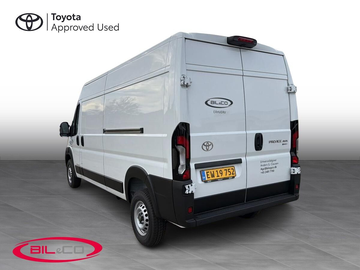 Hvid Toyota Proace Max Electric fra 2026