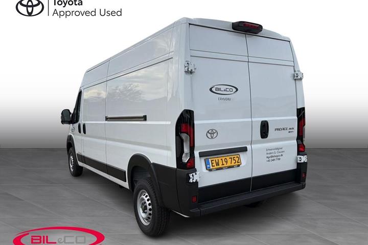 Hvid Toyota Proace Max Electric fra 2026