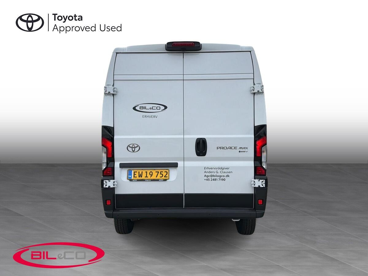 Hvid Toyota Proace Max Electric fra 2026
