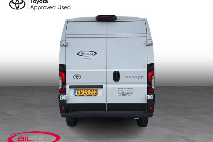 Hvid Toyota Proace Max Electric fra 2026