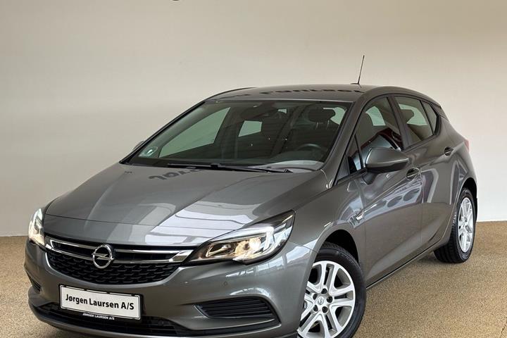 Sort Opel Astra fra 2016