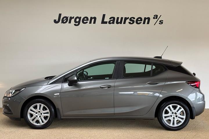 Sort Opel Astra fra 2016