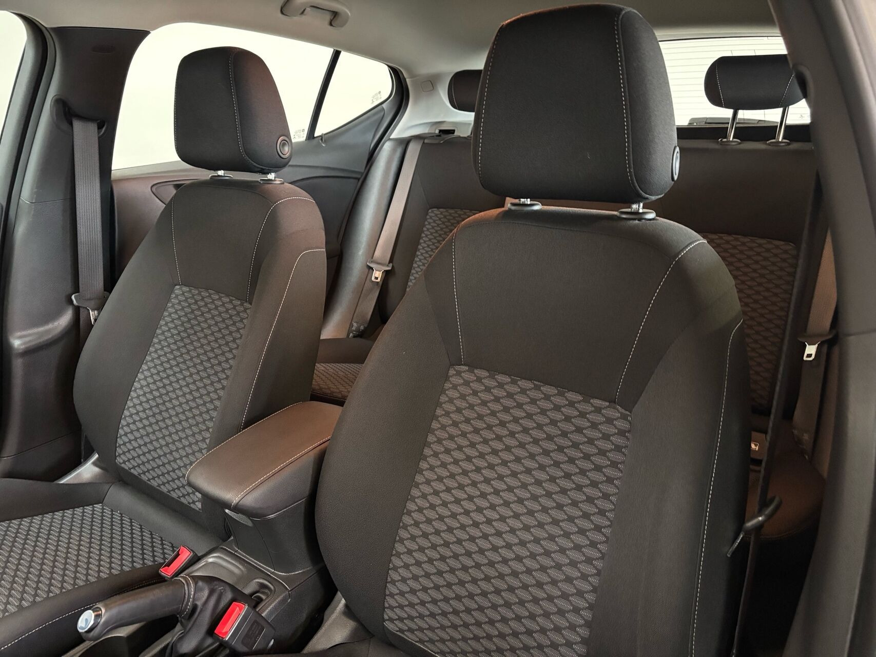 Sort Opel Astra fra 2016