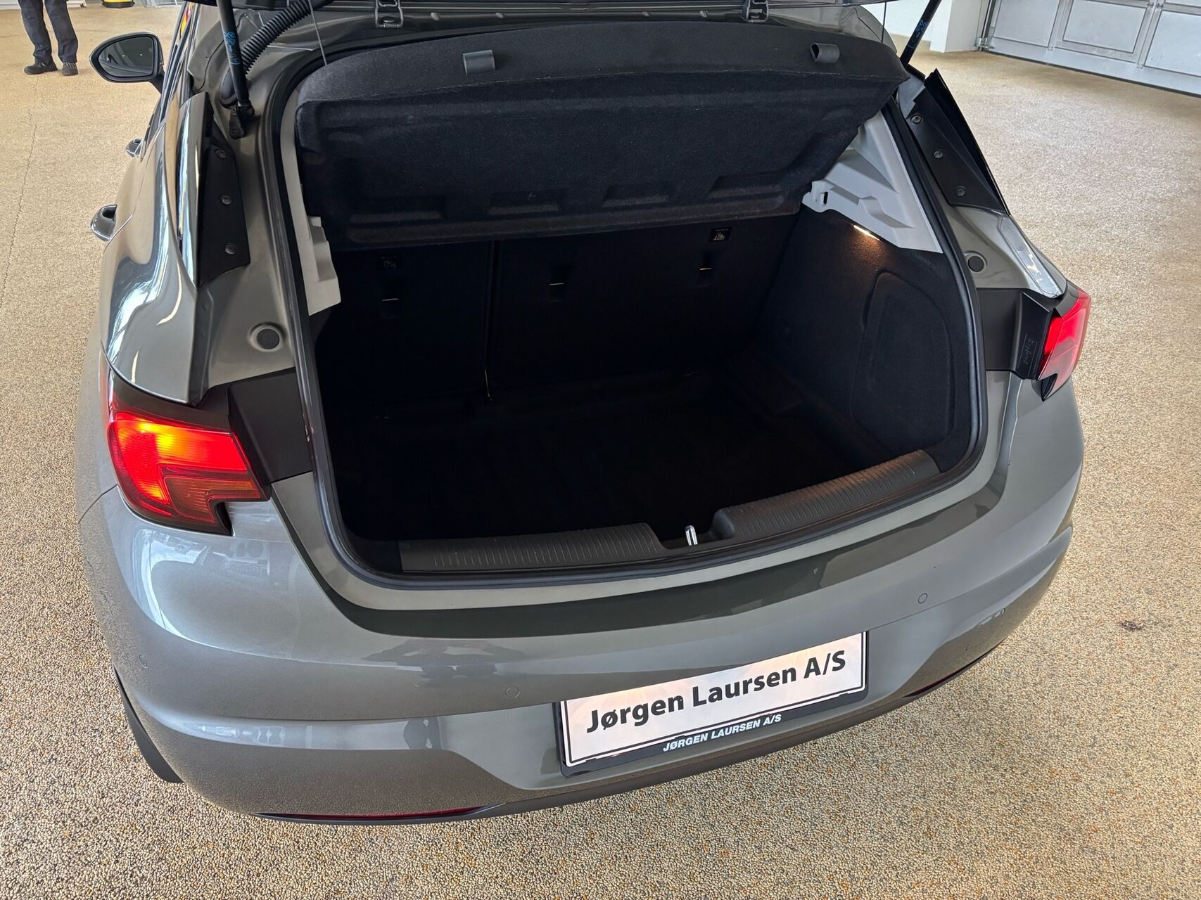 Sort Opel Astra fra 2016