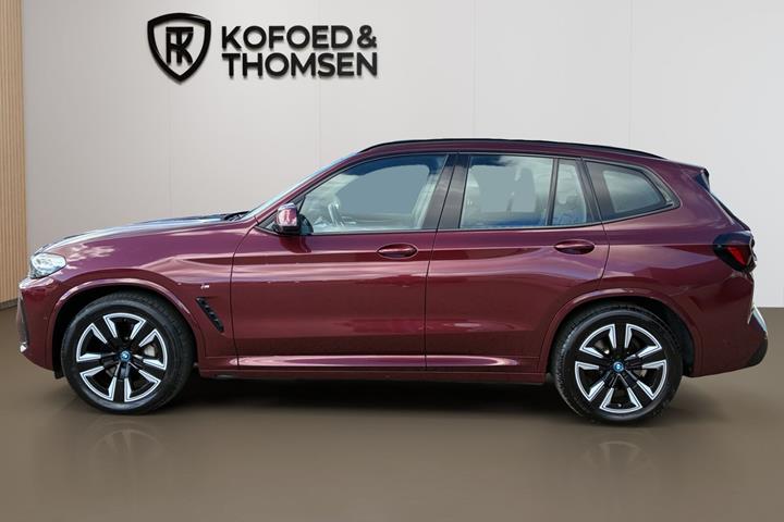 Rød BMW iX3 fra 2023