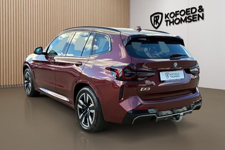 Rød BMW iX3 fra 2023