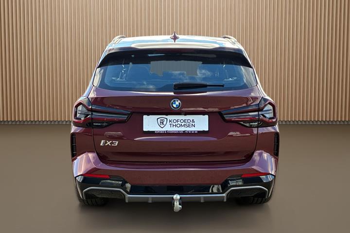 Rød BMW iX3 fra 2023