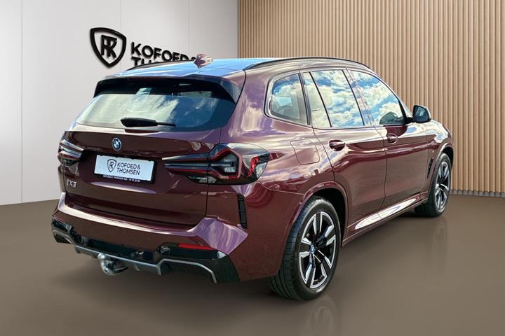 Rød BMW iX3 fra 2023