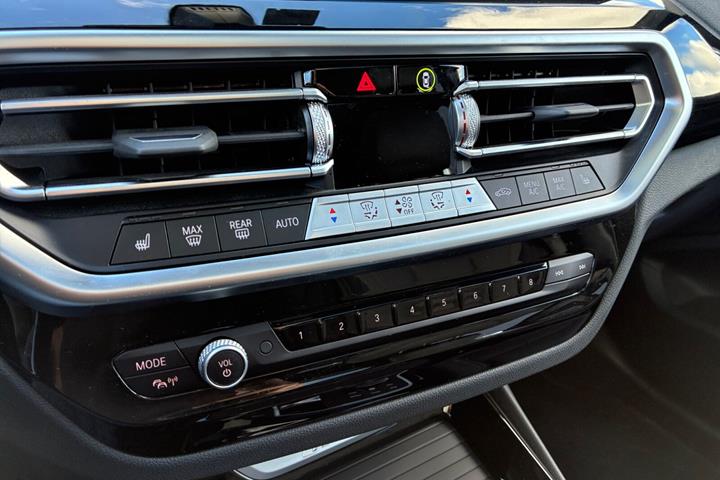 Rød BMW iX3 fra 2023
