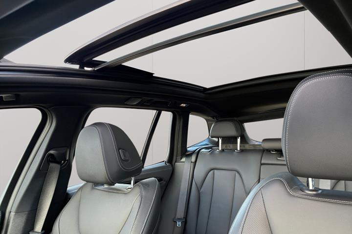 Rød BMW iX3 fra 2023