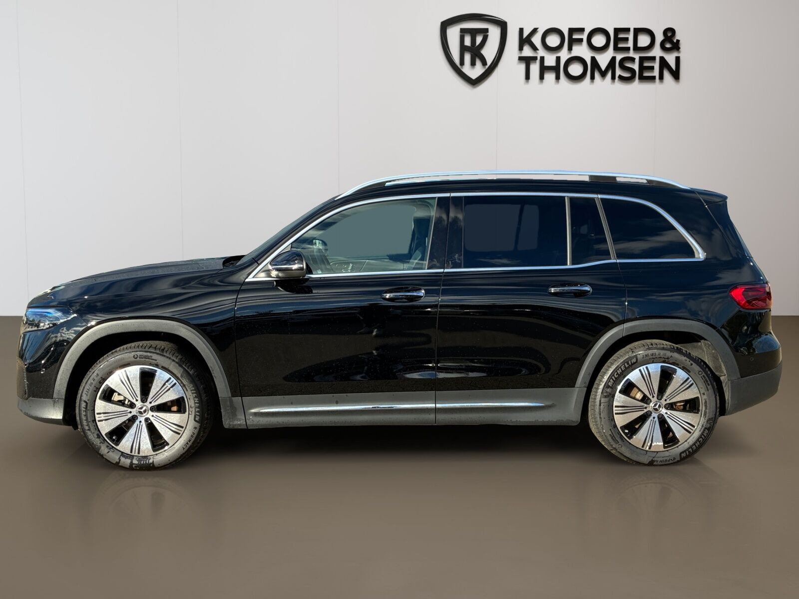 Sort Mercedes EQB250+ fra 2024