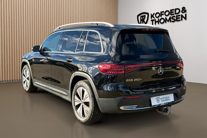 Sort Mercedes EQB250+ fra 2024