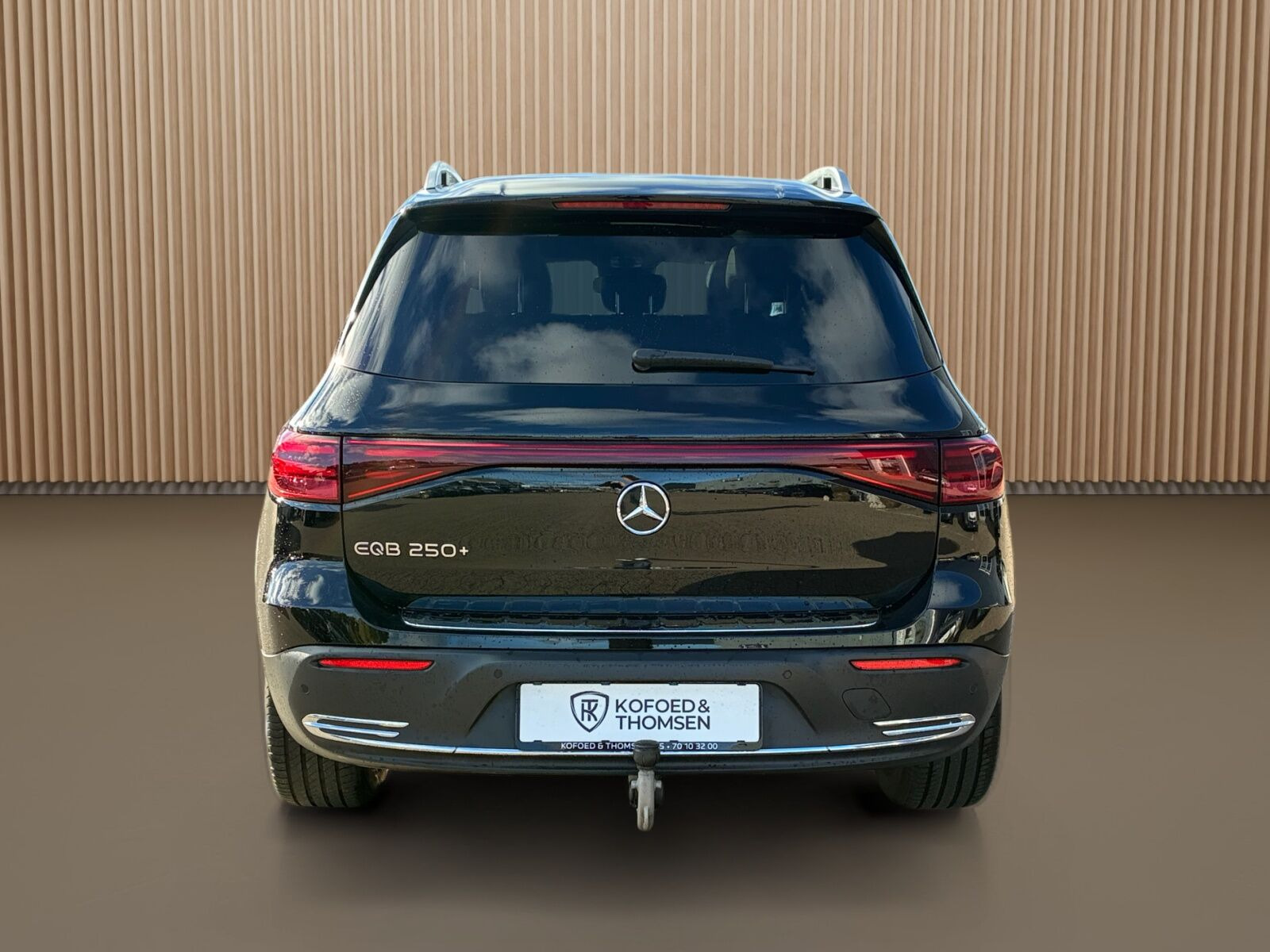 Sort Mercedes EQB250+ fra 2024