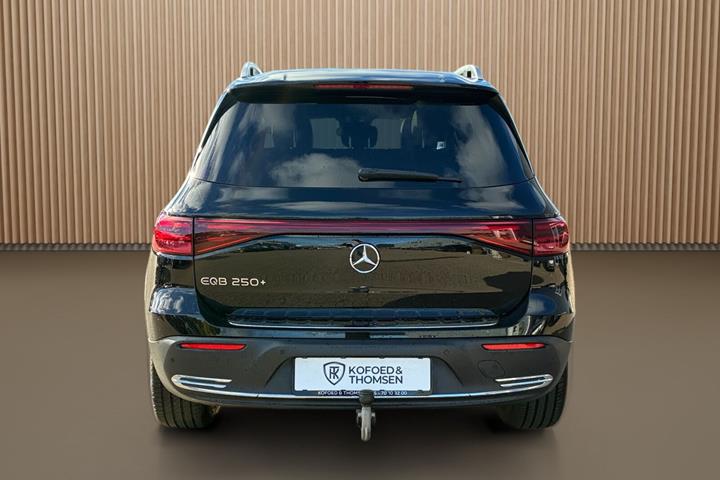 Sort Mercedes EQB250+ fra 2024