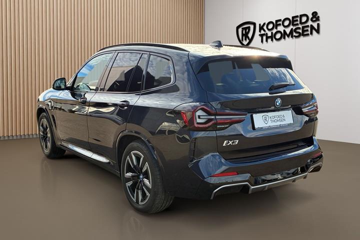 Sort BMW iX3 fra 2023