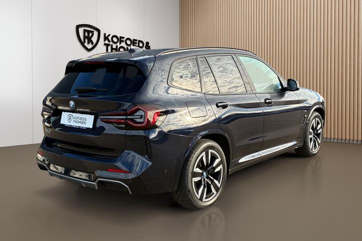 Sort BMW iX3 fra 2023